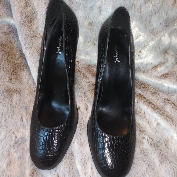 Spiegel Shoes - Black Leather Round Toe Heels